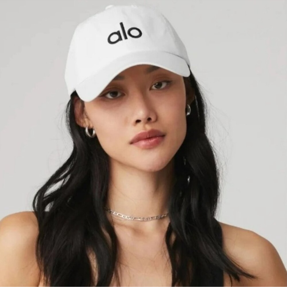 ALO Yoga White Cap - Picture 2 of 8